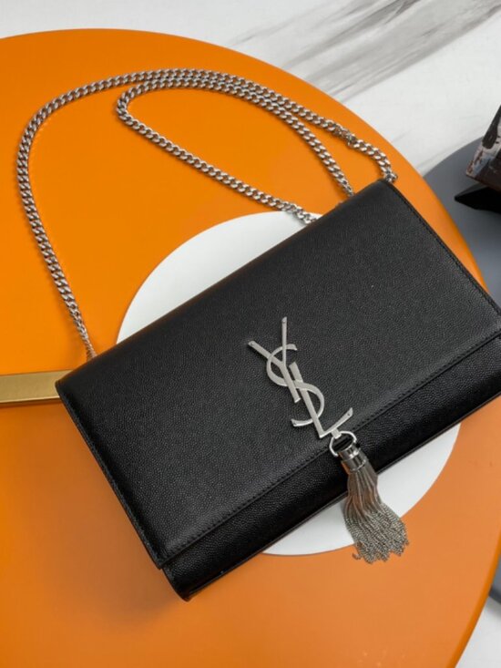 Yves Saint Laurent. Handbags - Yves Saint Laurent Black Bag